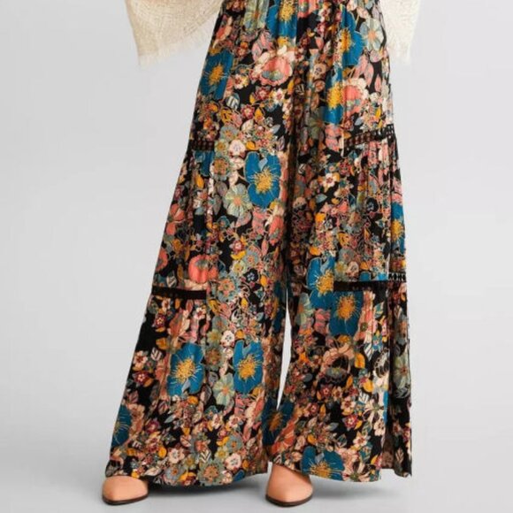 Angie Tiered Wide Leg Pants Size M Pull On High Rise Crochet Baggy Crop Gaucho - Picture 1 of 11